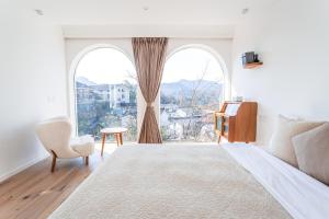 Postel nebo postele na pokoji v ubytování DOMO Mountain View Hotel