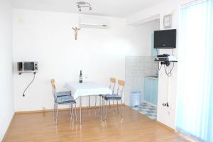 TV a/nebo společenská místnost v ubytování Charming Apartment in Lozica IV - 55 sqm - Parking