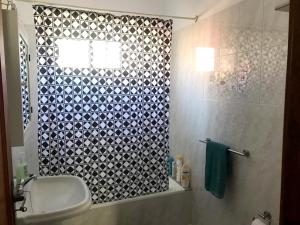 a bathroom with a black and white patterned shower curtain at Welcoming apartment with mountain view in El Paso