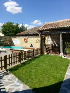 Bazen u ili blizu objekta 6 bedrooms villa with private pool and furnished garden at Campo de Cuellar