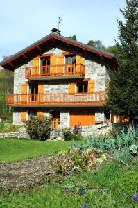 صورة لـ Chalet de 6 chambres avec jacuzzi jardin et wifi a Saint Martin de Belleville a 1 km des pistes في Praranger