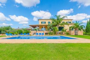 セス・サリネスにある4 bedrooms villa with private pool enclosed garden and wifi at Illes Balears 8 km away from the beachのギャラリーの写真