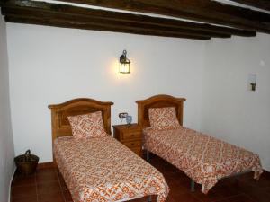 3 bedrooms villa with private pool enclosed garden and wifi at Villa de Ves tesisinde bir odada yatak veya yataklar