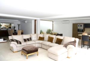 A seating area at 4 bedrooms villa with private pool furnished garden and wifi at Canicada
