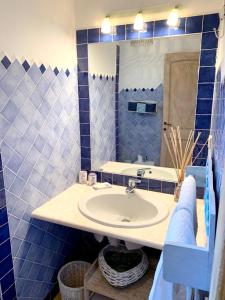 Koupelna v ubytování Enchanting Villa in Palau with Private Pool