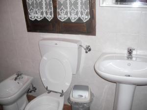 Koupelna v ubytování 2 bedrooms chalet with furnished terrace at Giarola
