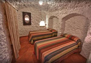 A bed or beds in a room at Cozy house in Gorafe + pool