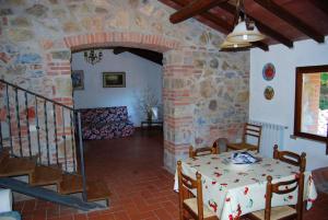 Posedenie v ubytovaní Spacious Apartment in Massa Marittima with Shared Pool