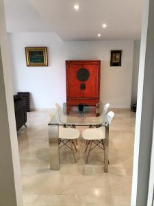 A television and/or entertainment centre at Spacious Apartment with Views in Málaga, 77 m², Shared Pool
