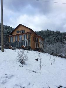 4 bedrooms house with enclosed garden and wifi at Vozuca im Winter