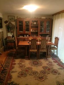 Χώρος καθιστικού στο Spacious and Charming House in Vozuća with Large Garden
