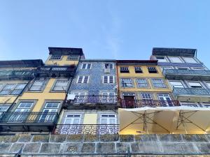Imagem da galeria de One bedroom appartement with city view terrace and wifi at Porto no Porto