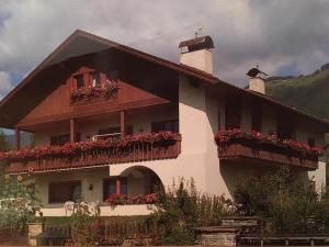 a house with flowers on the balconies of it at Haus Pfalzen - Casa Falzes in Falzes
