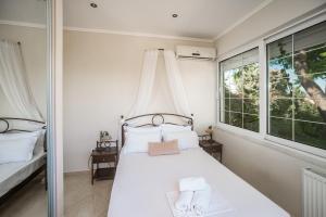 Postel nebo postele na pokoji v ubytování Villa Natura prive swimming pool