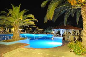 Bazén v ubytování Assa Maris Beach Hotel nebo v jeho okolí
