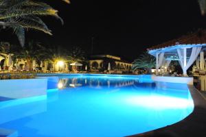 Bazén v ubytování Assa Maris Beach Hotel nebo v jeho okolí