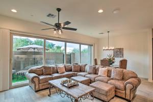 Photo de la galerie de l'établissement Scottsdale Townhome with Pool Access and Private Patio, à Scottsdale