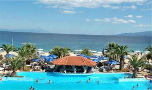 Bazén v ubytování Assa Maris Beach Hotel nebo v jeho okolí