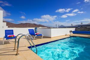 Der Swimmingpool an oder in der Nähe von Villa De La Cruz