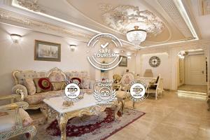A seating area at Hotel Evsen