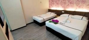 Postel nebo postele na pokoji v ubytování Smile Hotel Cheras Pudu KL