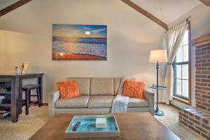 Gallery image of Shawnee Condo Less Than 10 Mi to Downtown Kansas City! in Shawnee