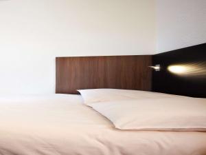 Postel nebo postele na pokoji v ubytování ibis Styles Paris République Le Marais