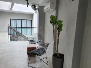 Posezení v ubytování Luxurious Georgetown Townhouse in Core Zone