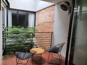 Balkón nebo terasa v ubytování Luxurious Georgetown Townhouse in Core Zone