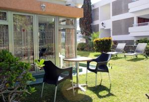 A garden outside Apartamentos Maspalomas Foresta