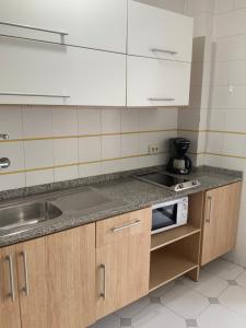 A kitchen or kitchenette at Apartamentos Maspalomas Foresta