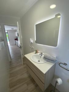 A bathroom at Apartamentos Maspalomas Foresta