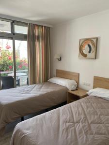 A bed or beds in a room at Apartamentos Maspalomas Foresta