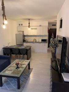Kuchyňa alebo kuchynka v ubytovaní Apartament Admiralski