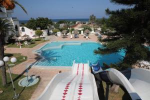 Bazén v ubytování Hotel Royal Jinene Sousse nebo v jeho okolí