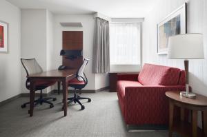 Club Quarters Hotel Embarcadero, San Francisco的休息区
