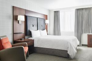 Club Quarters Hotel Embarcadero, San Francisco客房内的一张或多张床位