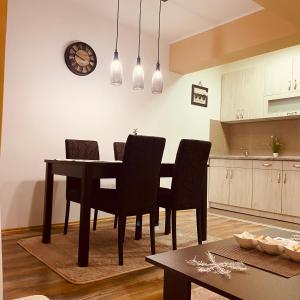 Kuchyň nebo kuchyňský kout v ubytování Ana Luxury Apartment ****