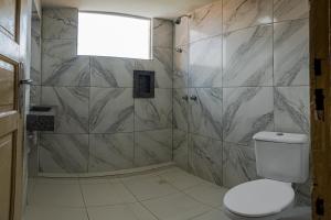 Reviver Hostel的一间浴室