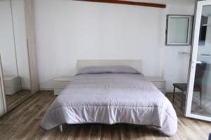 Кровать или кровати в номере La Bellavista Mola di Bari