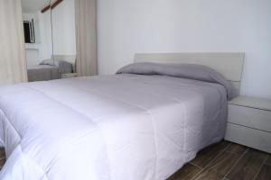 Кровать или кровати в номере La Bellavista Mola di Bari