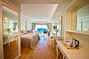 Ein Bett oder Betten in einem Zimmer der Unterkunft Prime Boutique Hotel