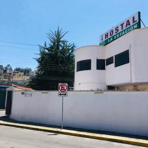 a no parking sign in front of a building at Hostal La Estación Quito in Quito