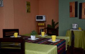 TV a/nebo společenská místnost v ubytování La Estación Hostal