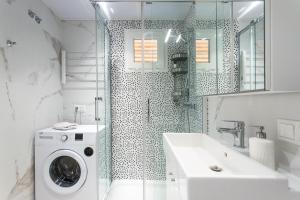 Et badeværelse på TROPIC MAR Levante beach apartments + 44 billeder