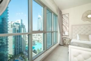 Foto da galeria de HiGuests - Dazzling Apt With Panoramic View Near Burj Khalifa em Dubai