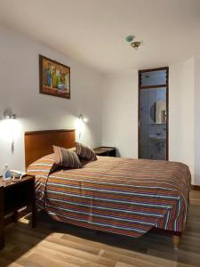 Ένα ή περισσότερα κρεβάτια σε δωμάτιο στο Hostal Saphi - Excelente ubicación