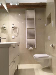 Kúpeľňa v ubytovaní Villa la Val, Apartamenty Wałbrzych