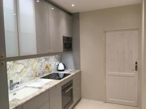 Kuchyňa alebo kuchynka v ubytovaní Villa la Val, Apartamenty Wałbrzych + 37 fotografií