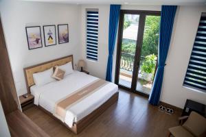 En eller flere senge i et værelse på Dawn Villa Homestay Hội An